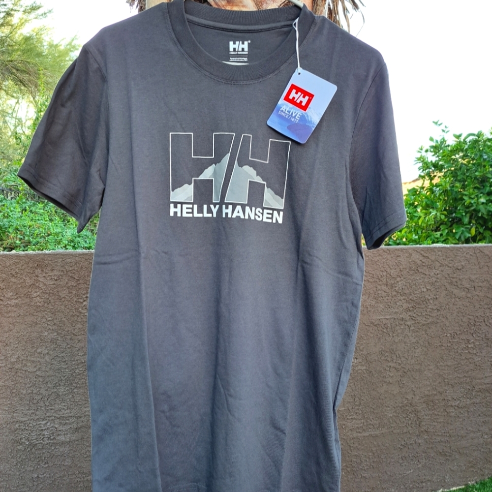 NWT HELLY HANSEN Nordic Graphic Mountain Black/Gray T Shirt M..